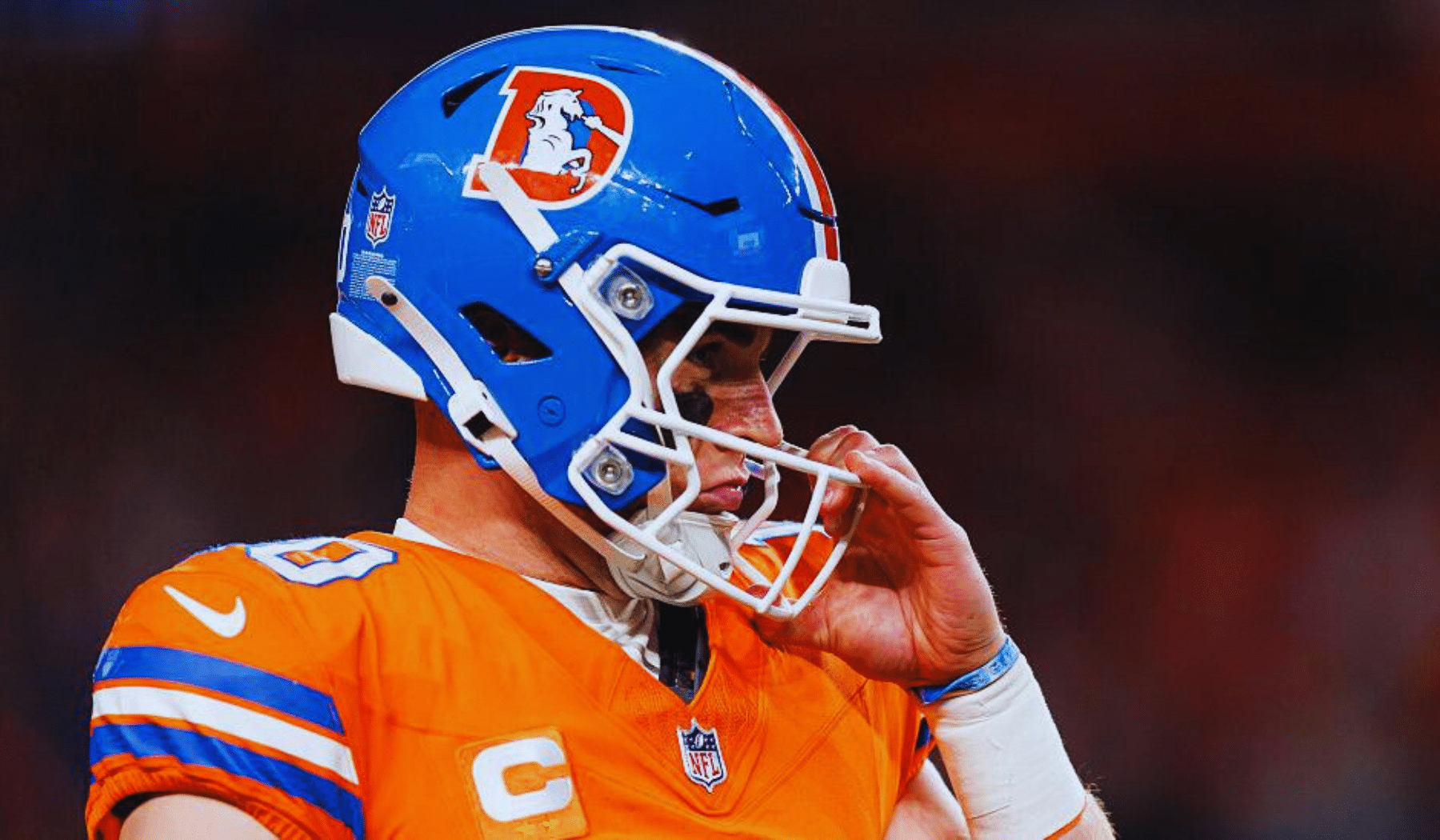 Broncos Edge Raiders 10-7 in Thrilling NFL Win