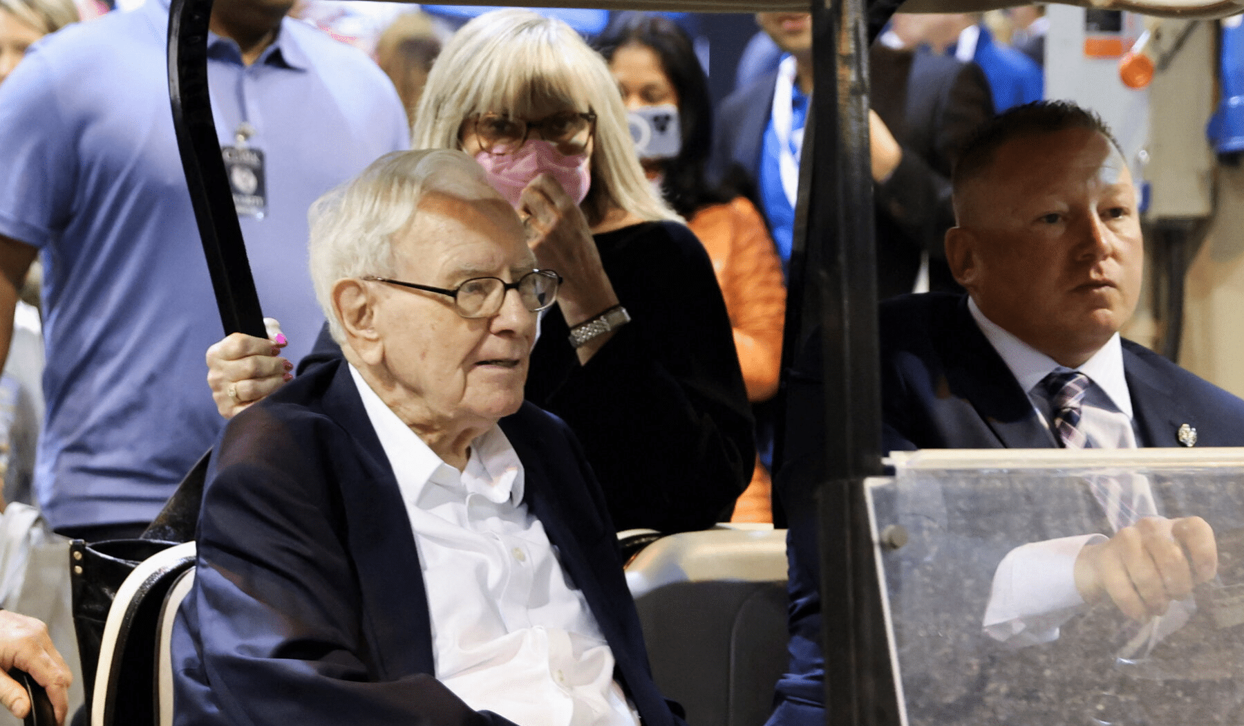 Berkshire shakes up team ahead of Buffett handover, boosting JPMorgan investment project